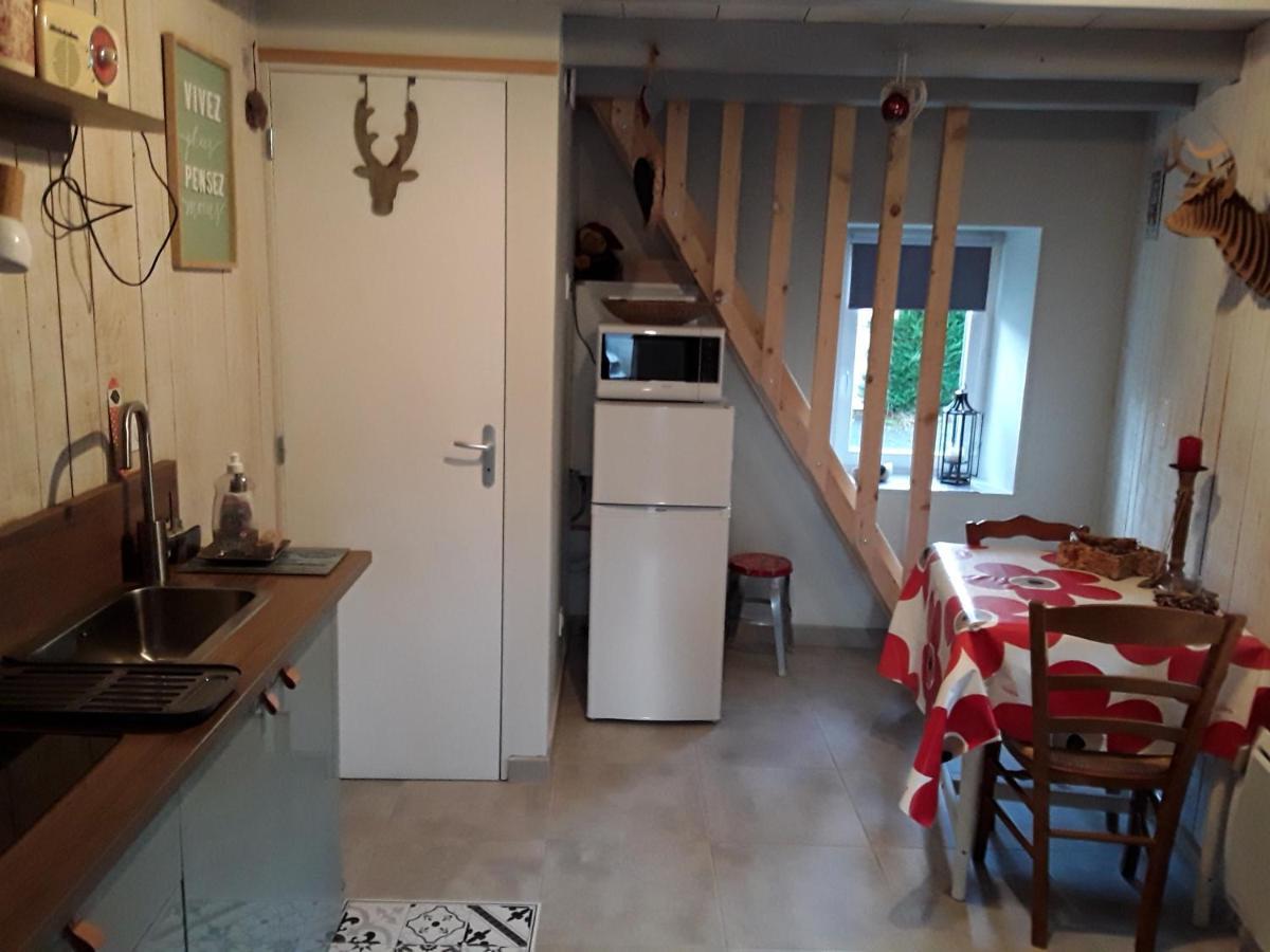 Le Petit Nid Daire Saint-Bonnet-pres-Orcival Dış mekan fotoğraf